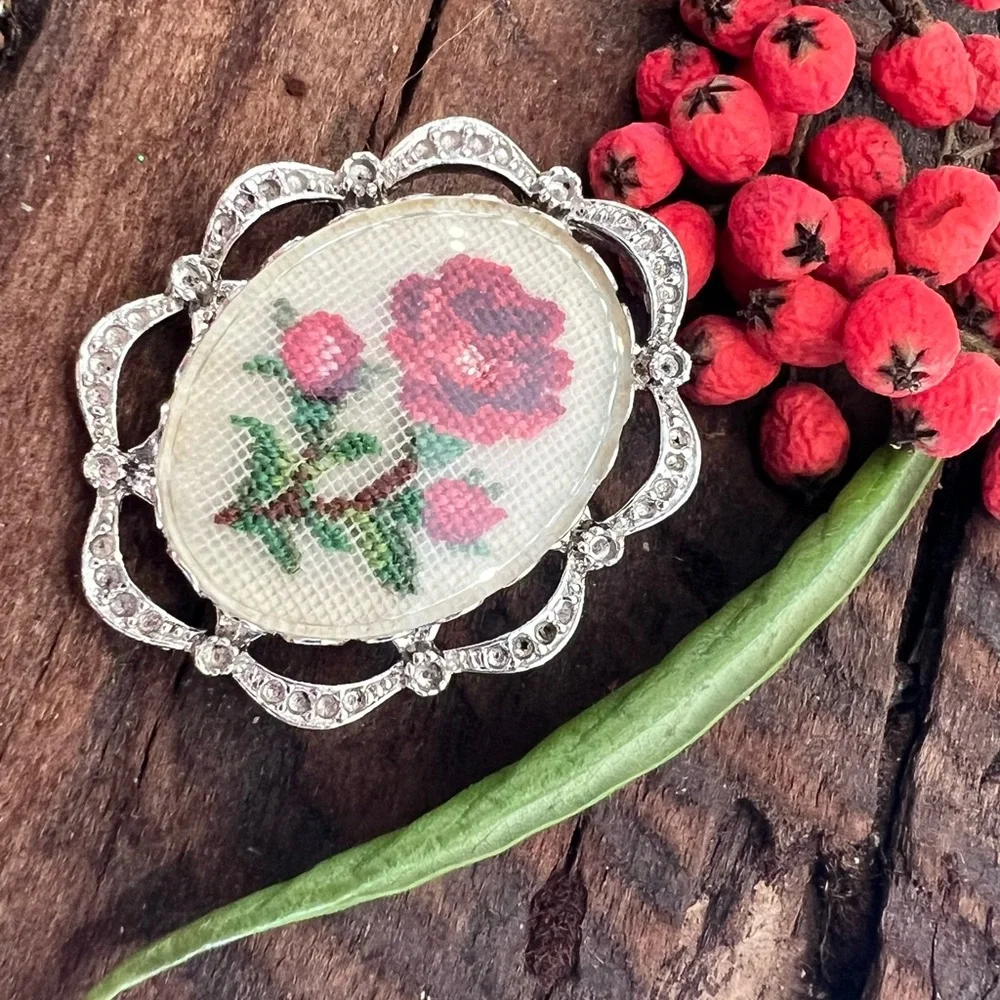 Vintage Rose Pendant Brooch Necklace Petit Point Needlepoint Red SilverTone - Picture 2 of 6